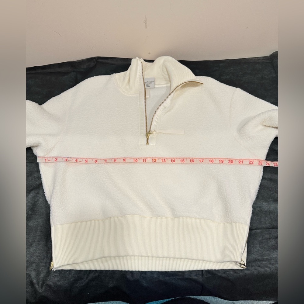 🔥Varley White Logo Pullover Tag Detail Womens Size M NWOT 🔥 - Picture 7 of 7